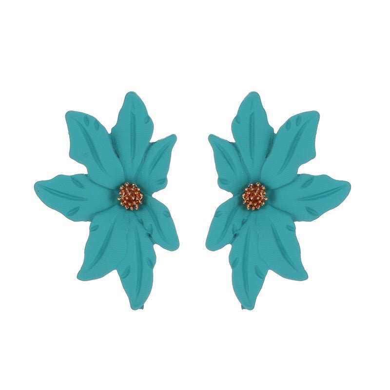 Dramatic flower stud earrings