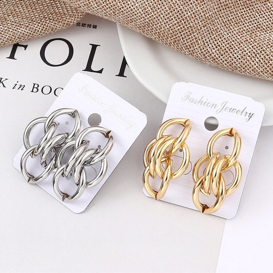 Interlocking hoop earrings