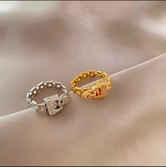 Adjustable Buckled Chain Ring